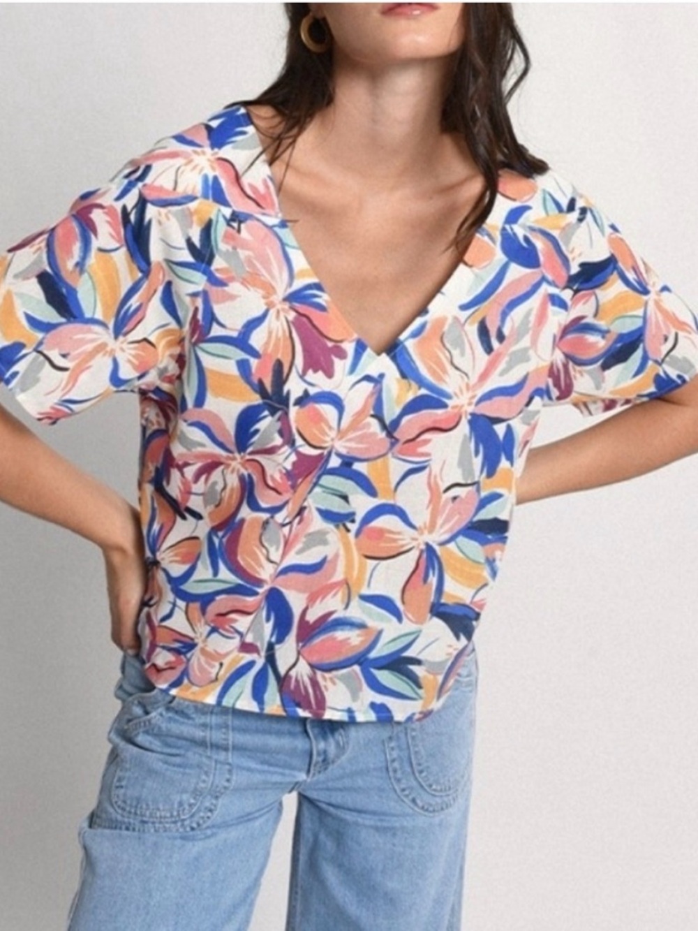 Molly Bracken Multicolor Floral/Lily V-Neck Top